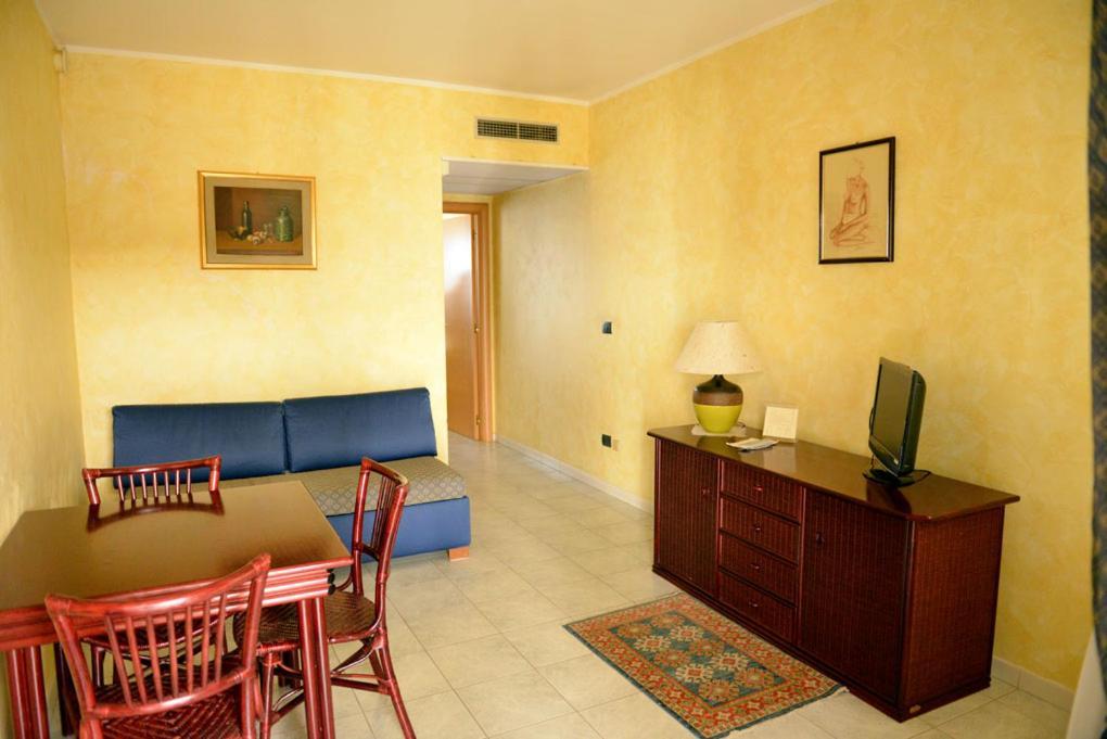 Hotel Blue Rose'S Месане Екстериор снимка
