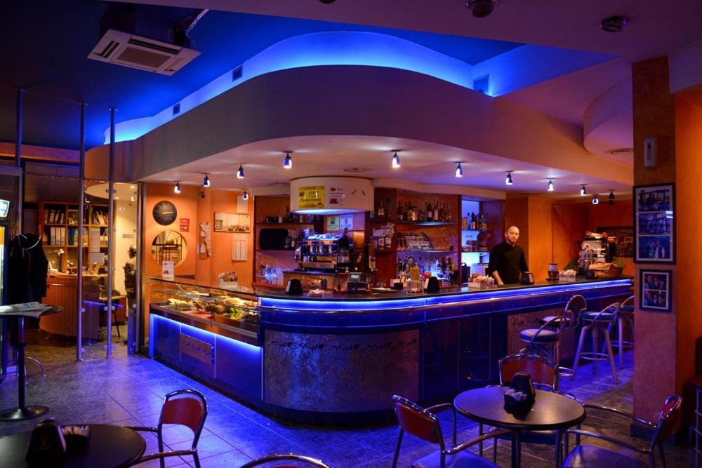 Hotel Blue Rose'S Месане Екстериор снимка